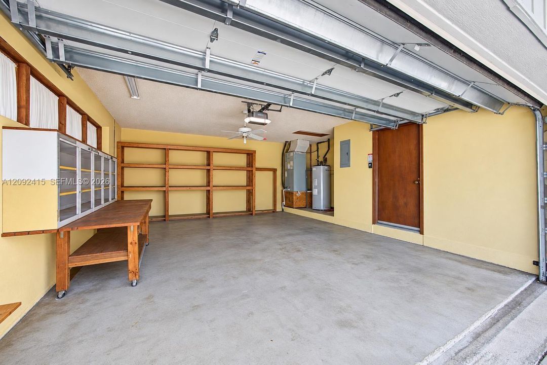 En Venta: $824,900 (4 camas, 3 baños, 2819 Pies cuadrados)