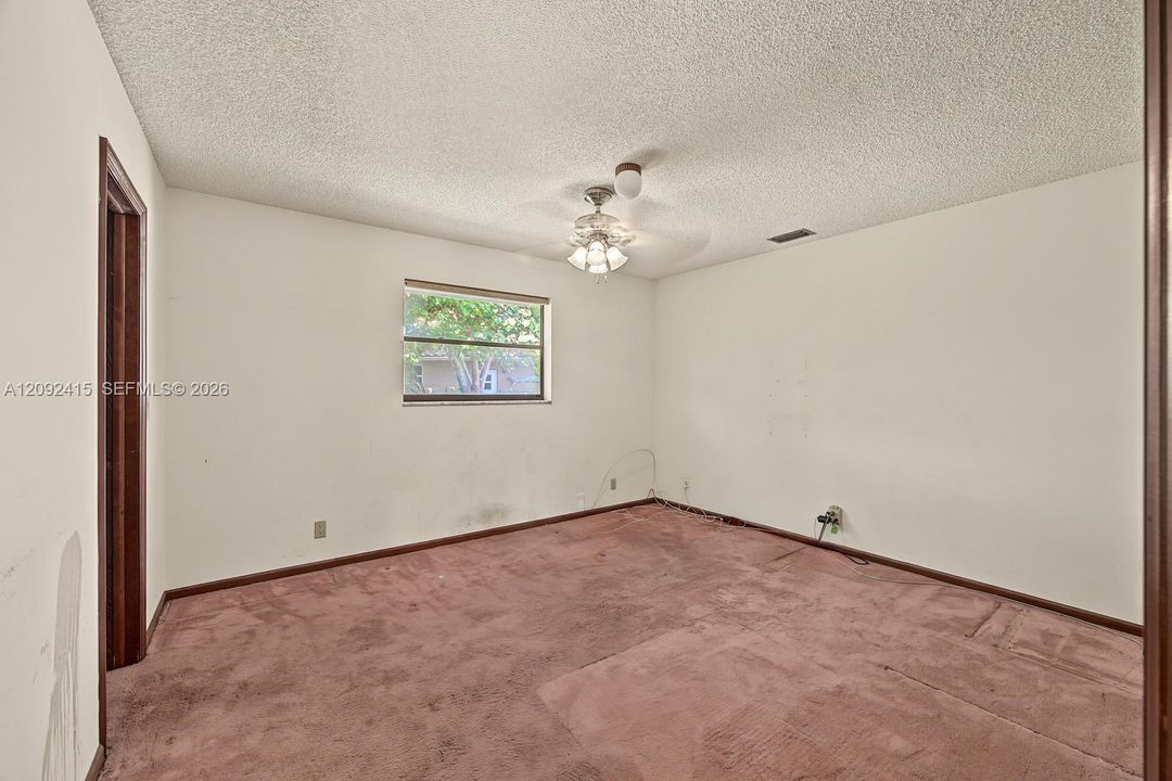 En Venta: $824,900 (4 camas, 3 baños, 2819 Pies cuadrados)