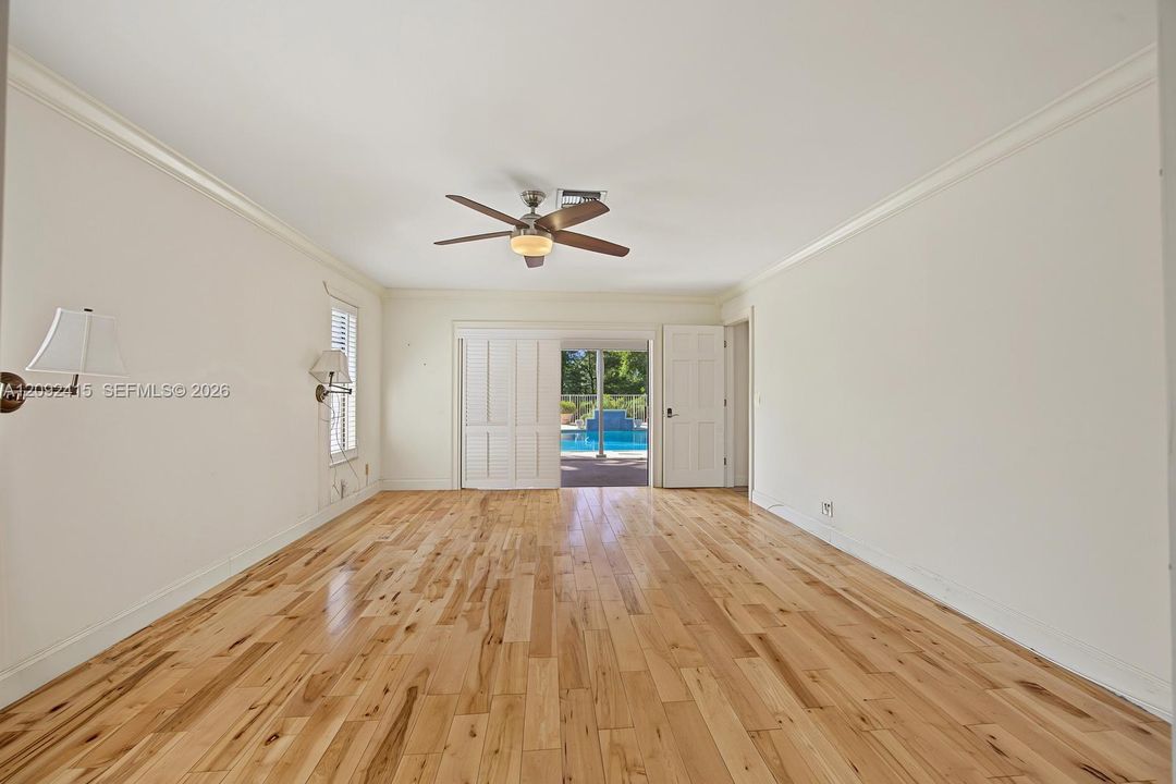En Venta: $824,900 (4 camas, 3 baños, 2819 Pies cuadrados)