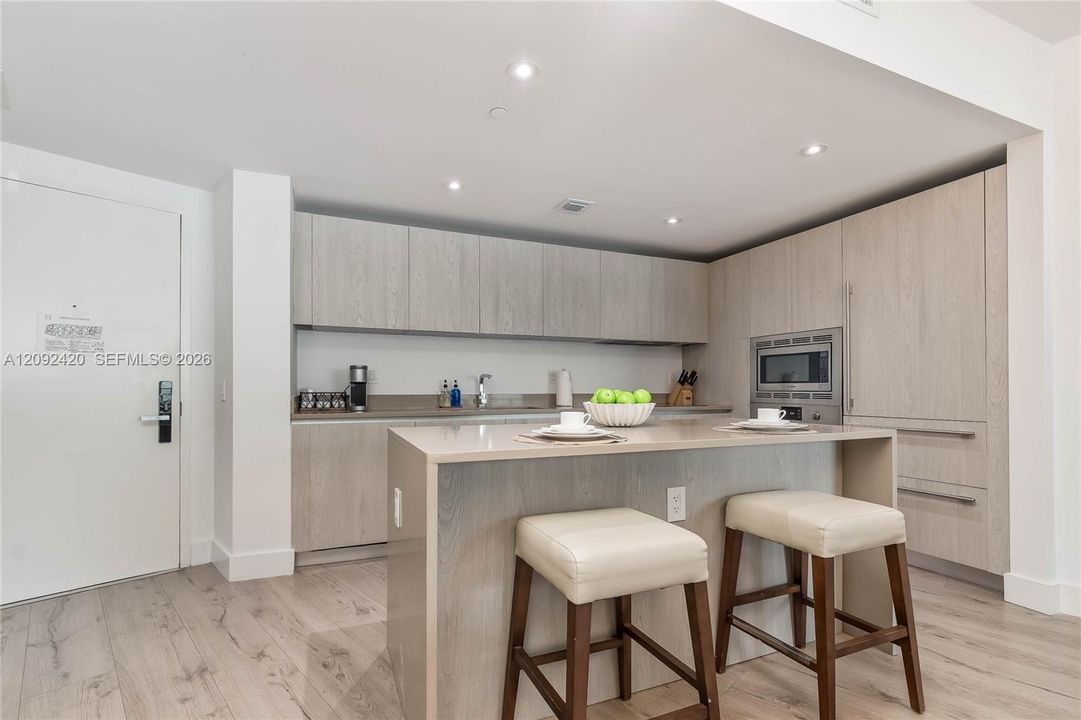 For Sale: $869,990 (2 beds, 2 baths, 1136 Square Feet)