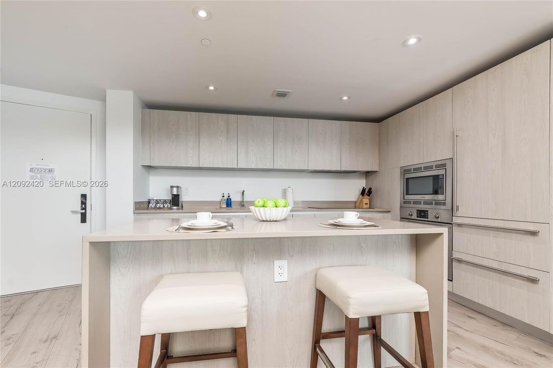 For Sale: $869,990 (2 beds, 2 baths, 1136 Square Feet)