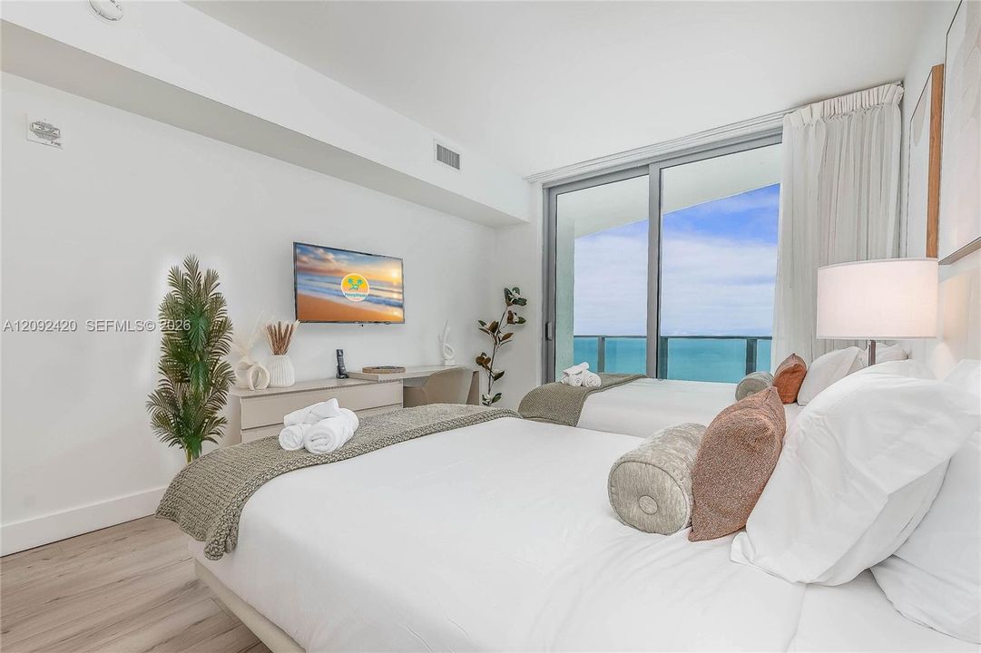 For Sale: $869,990 (2 beds, 2 baths, 1136 Square Feet)
