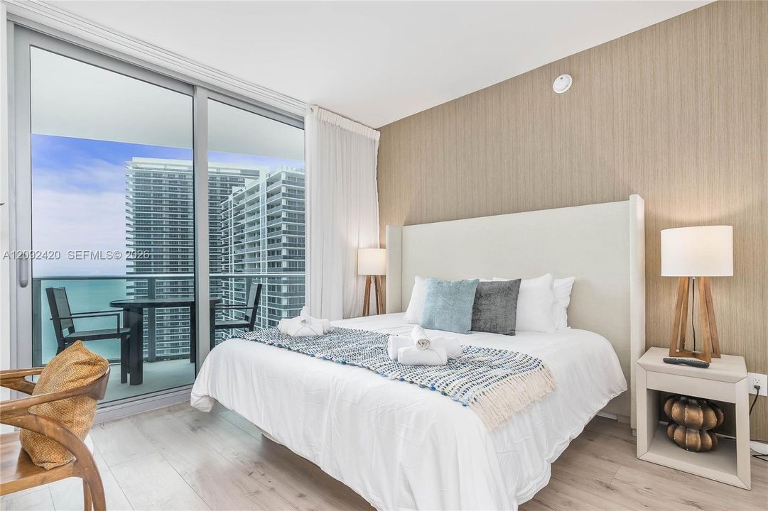 For Sale: $869,990 (2 beds, 2 baths, 1136 Square Feet)