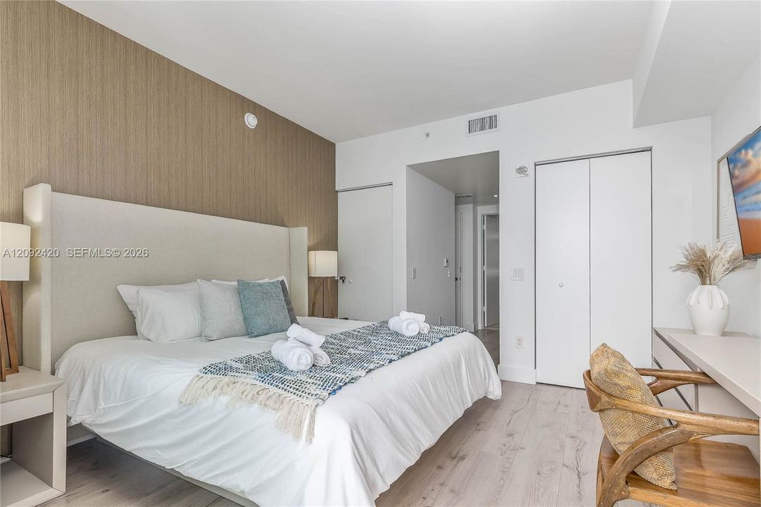For Sale: $869,990 (2 beds, 2 baths, 1136 Square Feet)