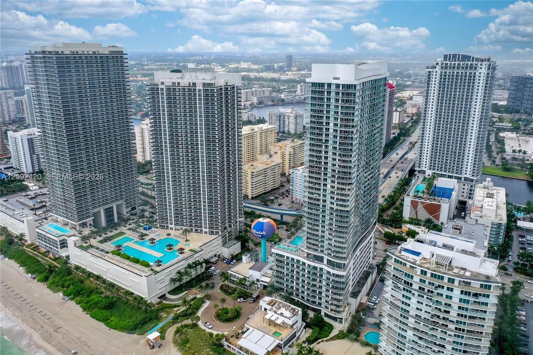 For Sale: $869,990 (2 beds, 2 baths, 1136 Square Feet)