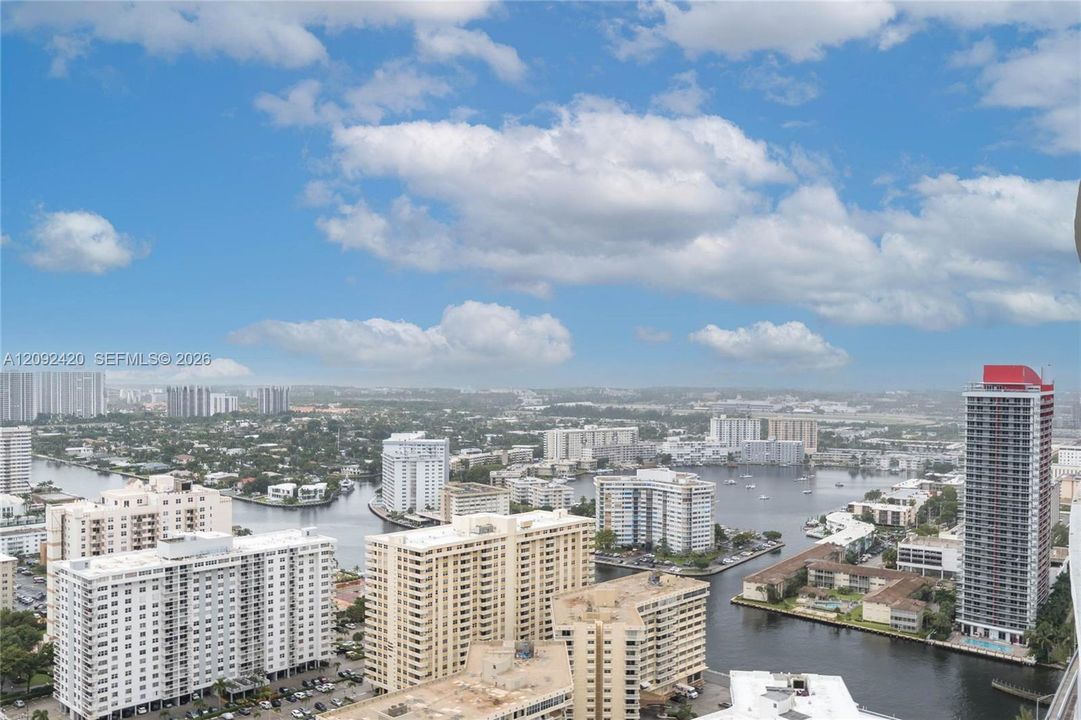 For Sale: $869,990 (2 beds, 2 baths, 1136 Square Feet)