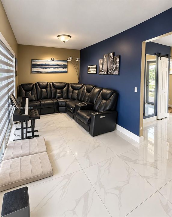 For Sale: $475,000 (3 beds, 2 baths, 1228 Square Feet)