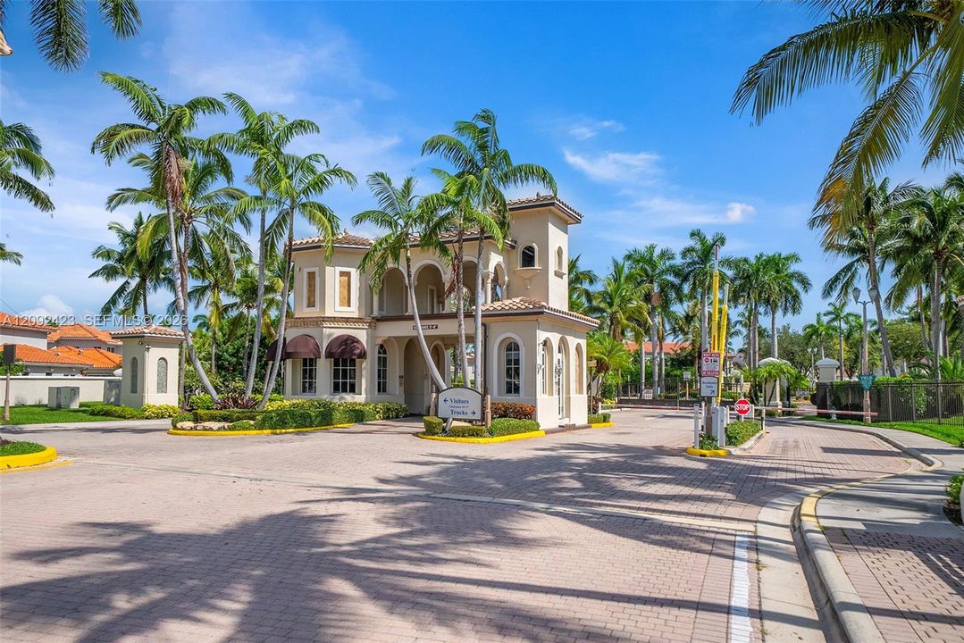 En Venta: $996,000 (3 camas, 2 baños, 2804 Pies cuadrados)