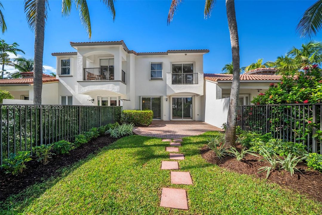 En Venta: $996,000 (3 camas, 2 baños, 2804 Pies cuadrados)