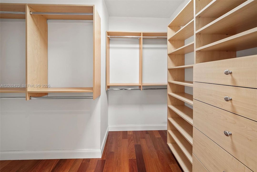 En Venta: $996,000 (3 camas, 2 baños, 2804 Pies cuadrados)