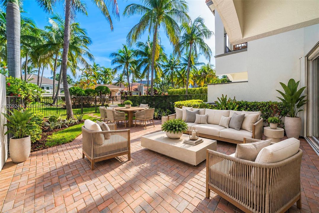 En Venta: $996,000 (3 camas, 2 baños, 2804 Pies cuadrados)