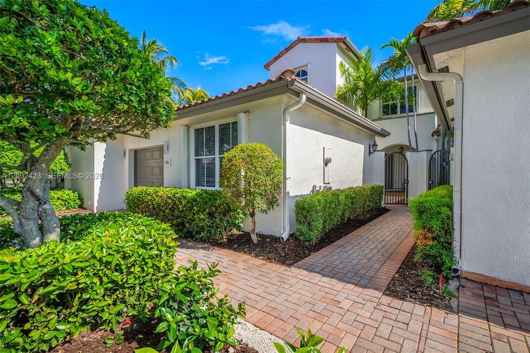En Venta: $996,000 (3 camas, 2 baños, 2804 Pies cuadrados)