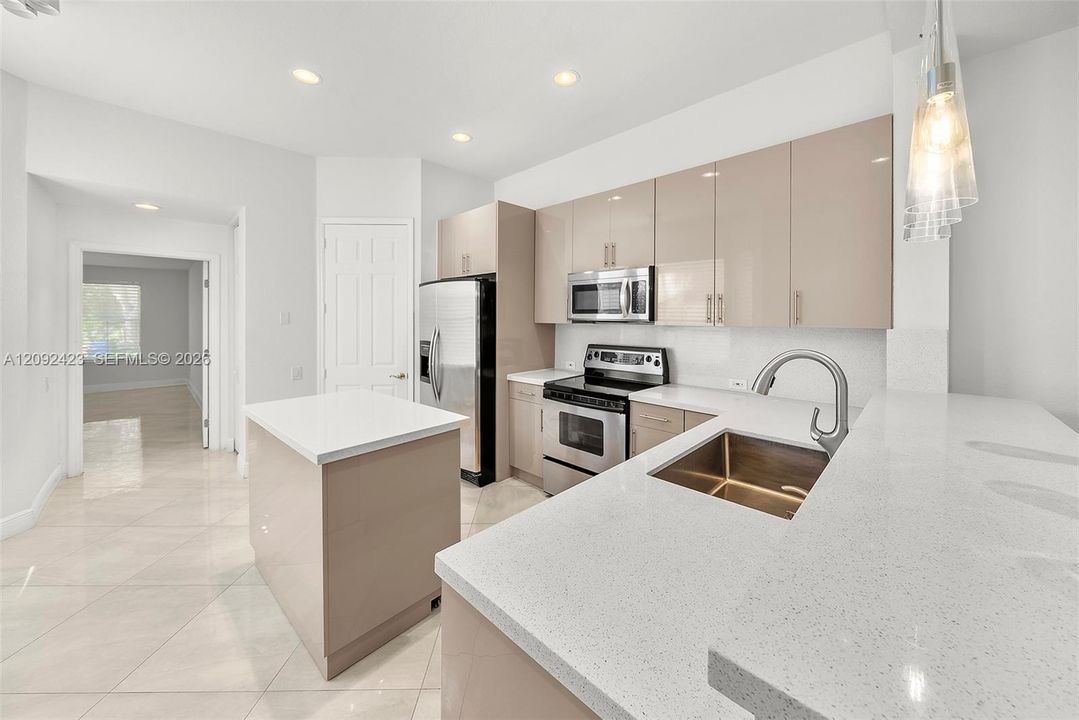 En Venta: $996,000 (3 camas, 2 baños, 2804 Pies cuadrados)