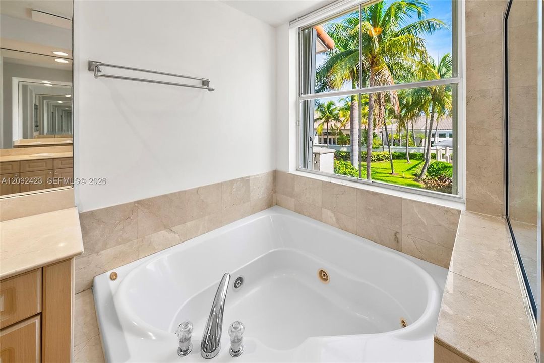 En Venta: $996,000 (3 camas, 2 baños, 2804 Pies cuadrados)