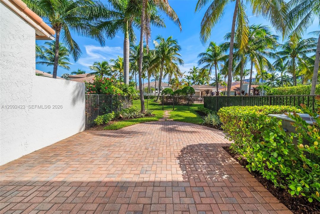 En Venta: $996,000 (3 camas, 2 baños, 2804 Pies cuadrados)