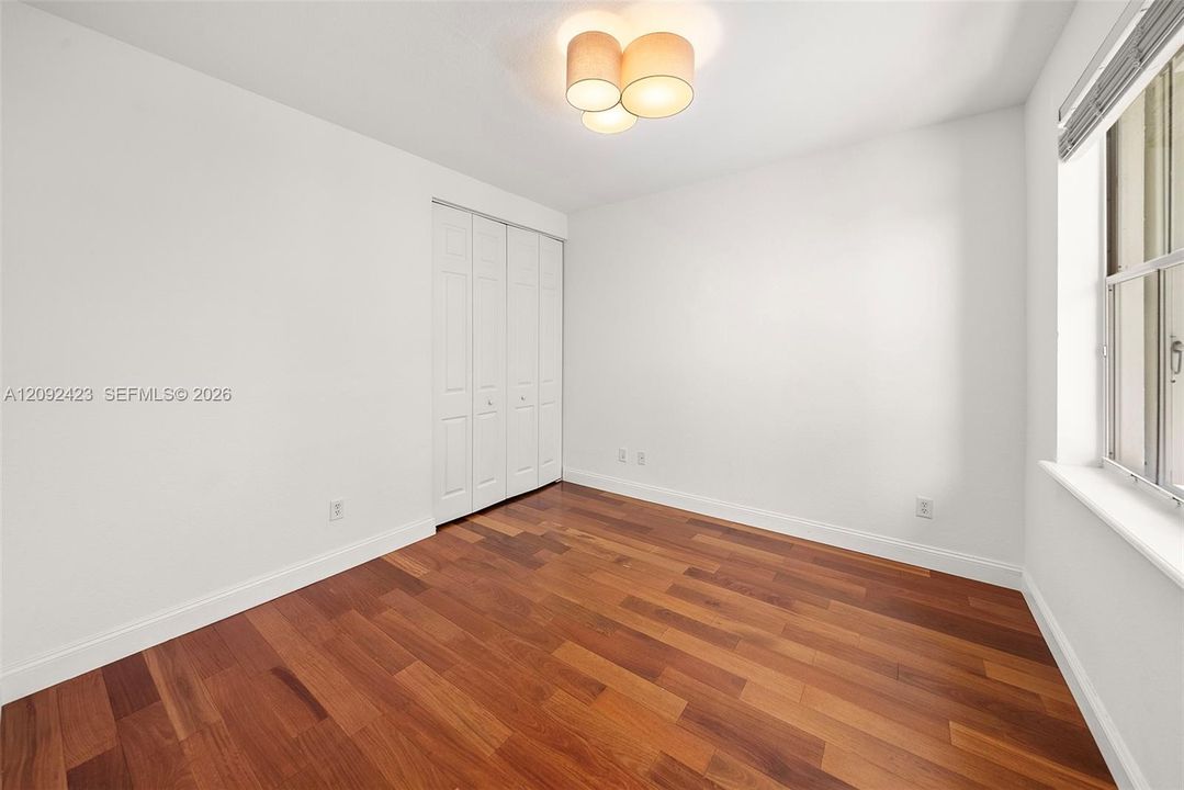 En Venta: $996,000 (3 camas, 2 baños, 2804 Pies cuadrados)