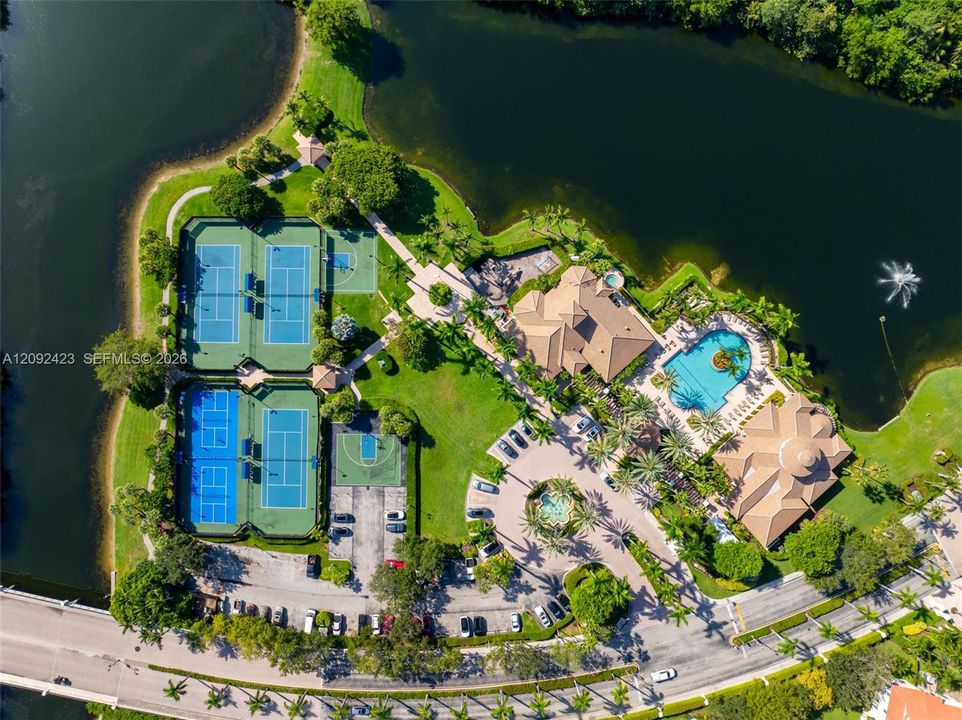 En Venta: $996,000 (3 camas, 2 baños, 2804 Pies cuadrados)
