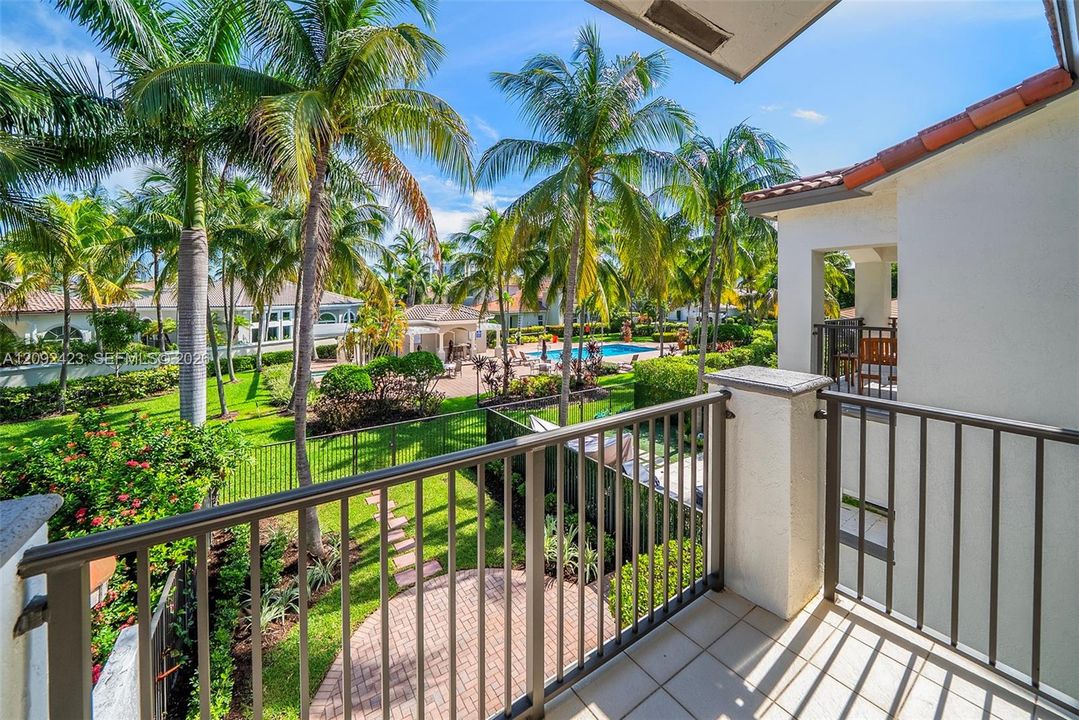 En Venta: $996,000 (3 camas, 2 baños, 2804 Pies cuadrados)
