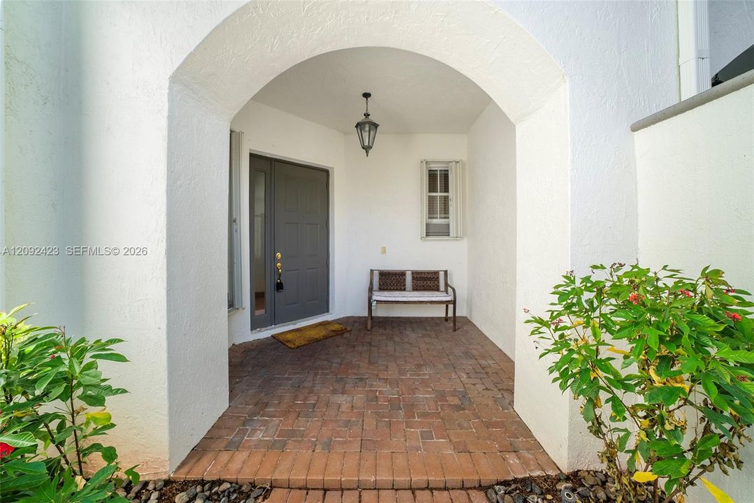 En Venta: $996,000 (3 camas, 2 baños, 2804 Pies cuadrados)