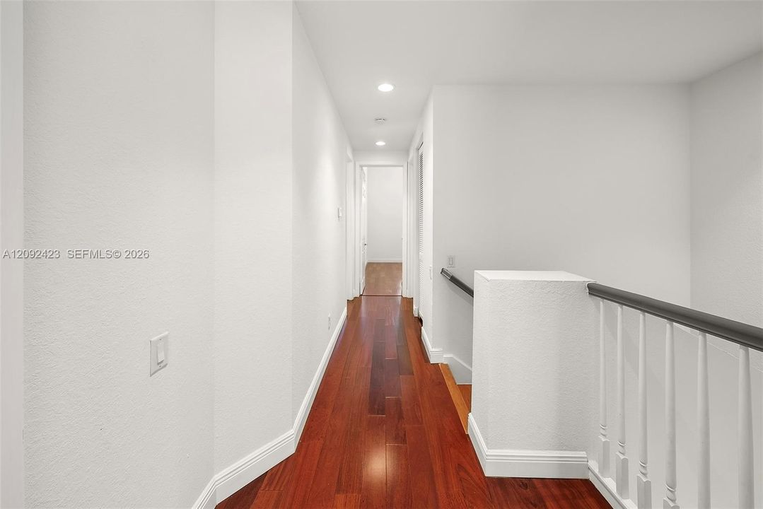 En Venta: $996,000 (3 camas, 2 baños, 2804 Pies cuadrados)