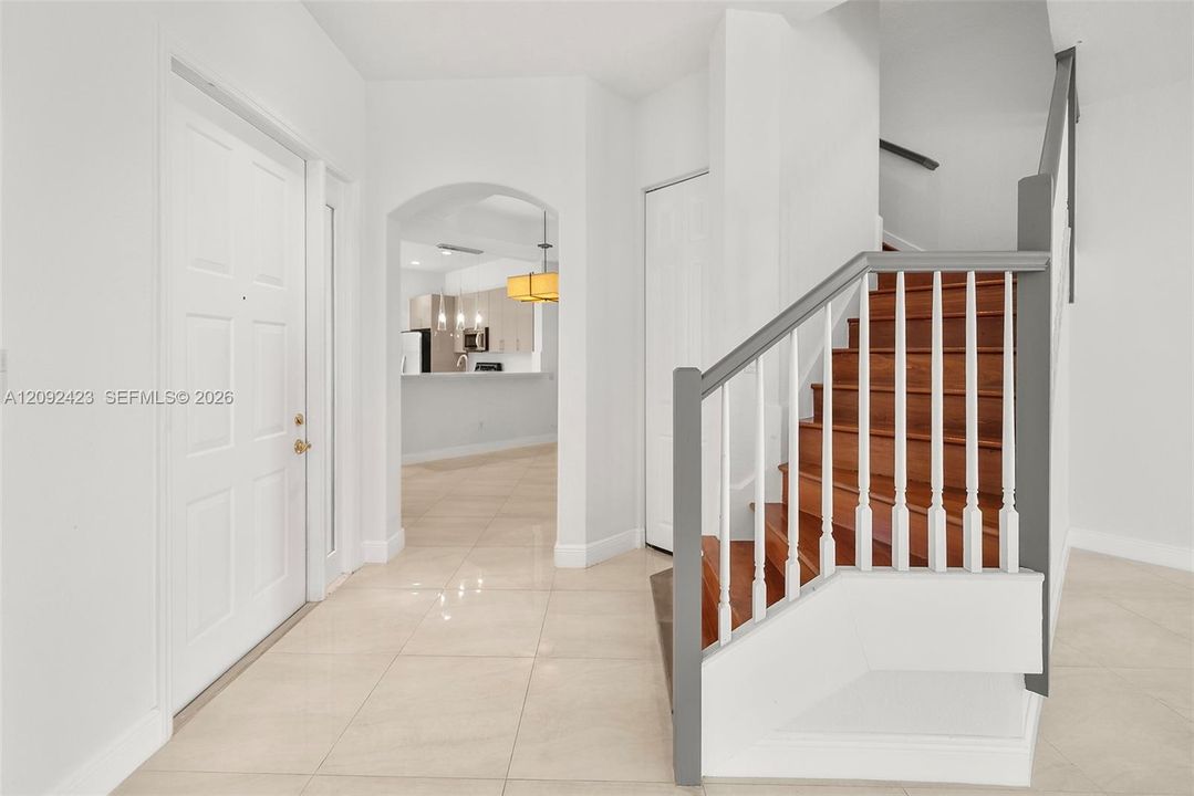 En Venta: $996,000 (3 camas, 2 baños, 2804 Pies cuadrados)
