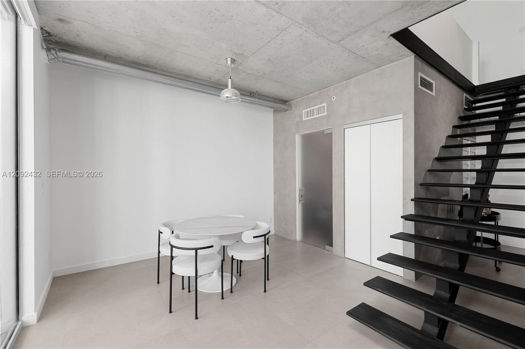 На продажу: $699,999 (2 спален, 2 ванн, 1255 Квадратных фут)