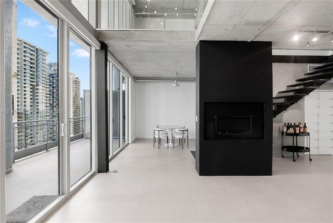 На продажу: $699,999 (2 спален, 2 ванн, 1255 Квадратных фут)