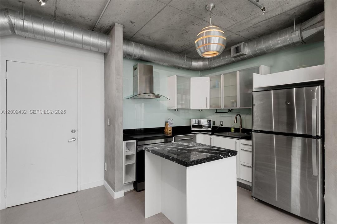 На продажу: $699,999 (2 спален, 2 ванн, 1255 Квадратных фут)