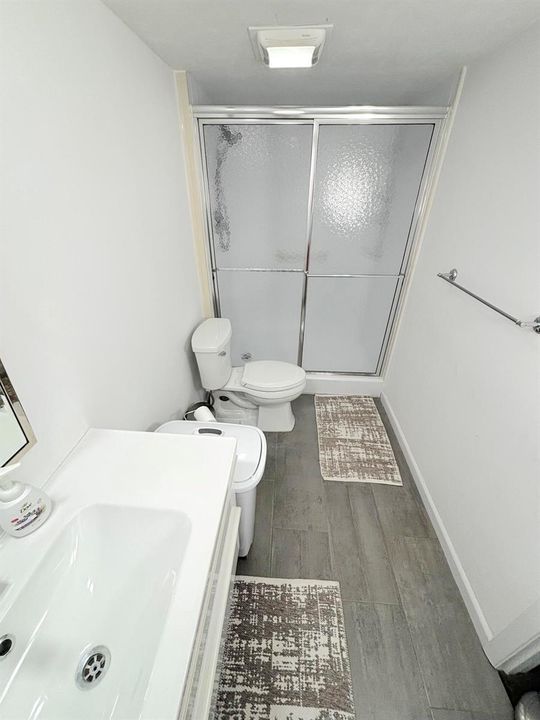 BATHROOM 2