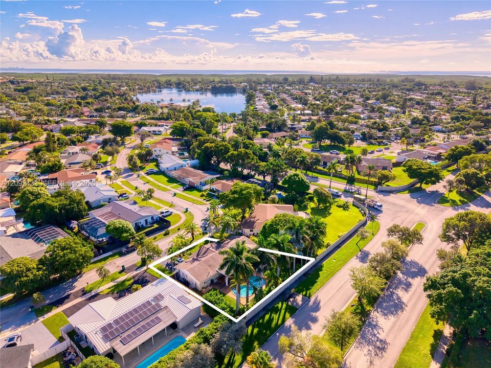 For Sale: $780,000 (4 beds, 2 baths, 1718 Square Feet)