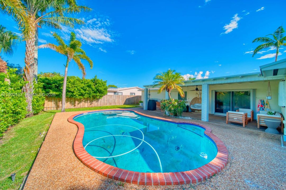 For Sale: $780,000 (4 beds, 2 baths, 1718 Square Feet)