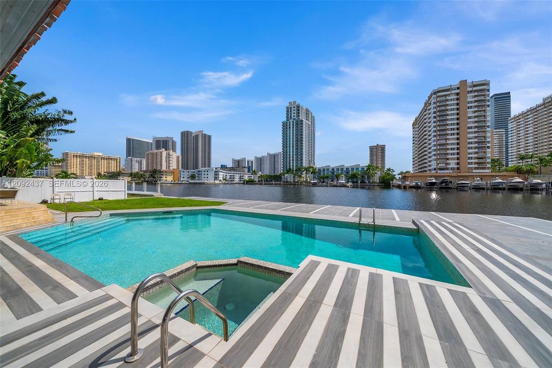На продажу: $4,350,000 (6 спален, 6 ванн, 5704 Квадратных фут)