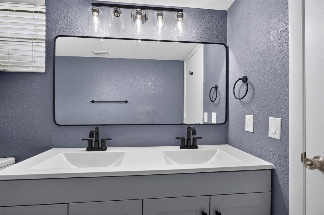 Dual sinks.