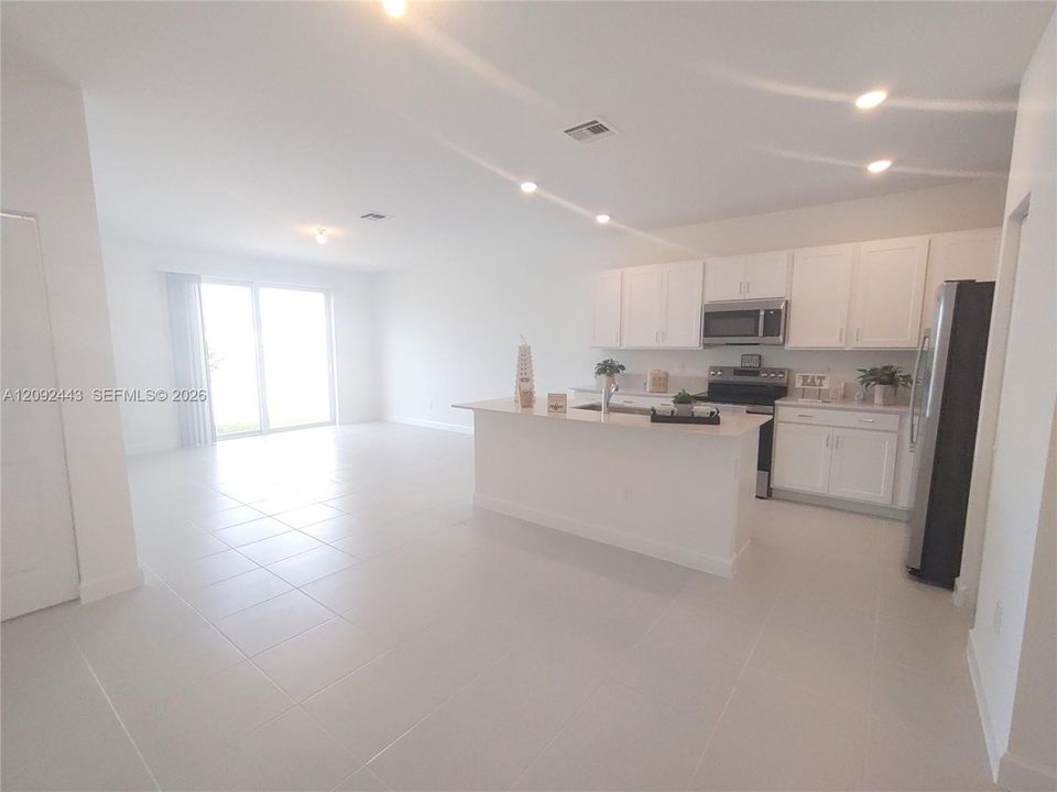 En Renta: $2,400 (3 camas, 2 baños, 1635 Pies cuadrados)