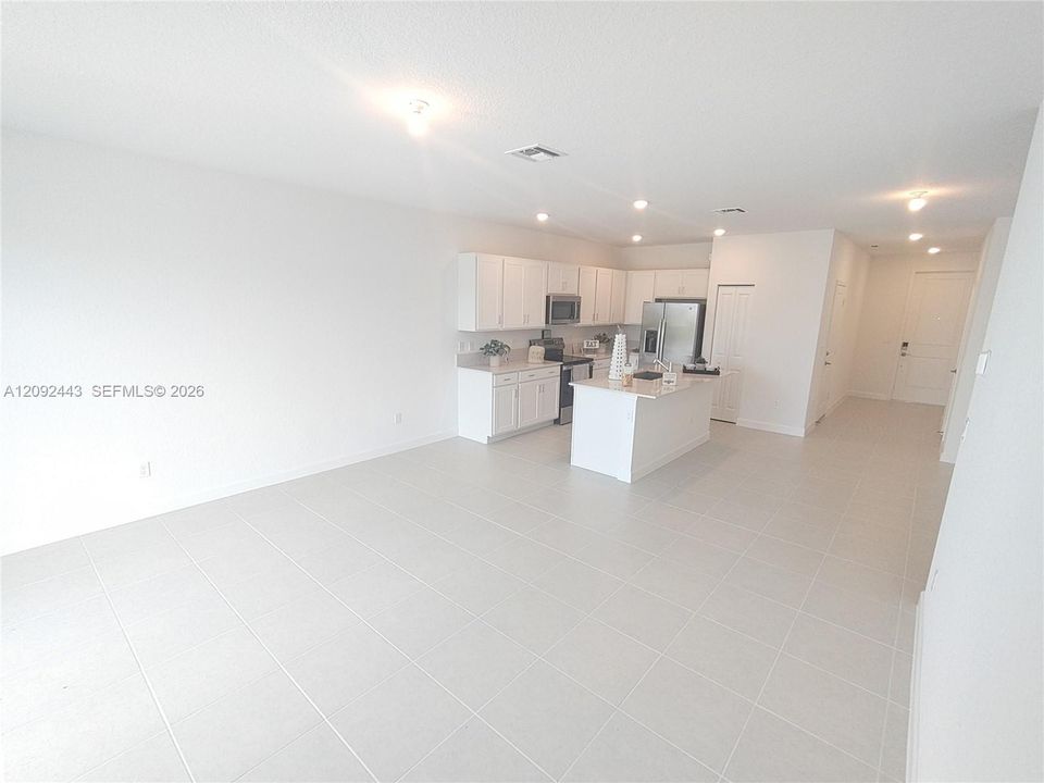 En Renta: $2,400 (3 camas, 2 baños, 1635 Pies cuadrados)