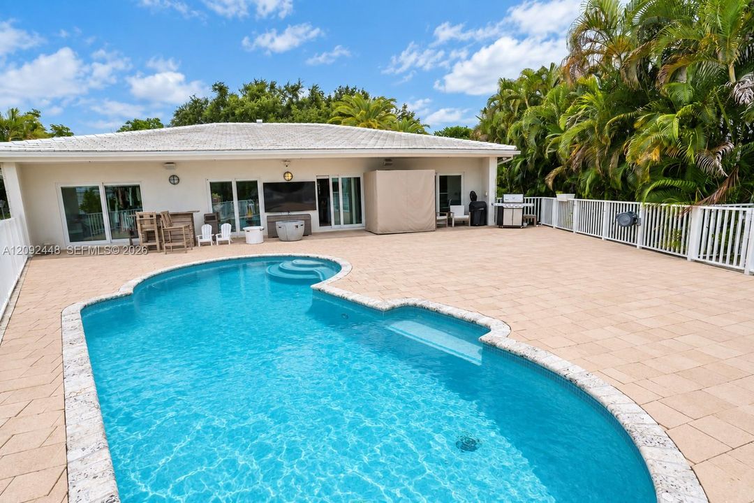En Venta: $4,750,000 (4 camas, 3 baños, 2846 Pies cuadrados)