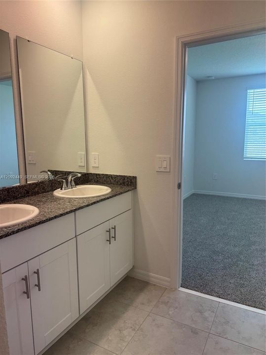 For Rent: $2,000 (3 beds, 2 baths, 1484 Square Feet)