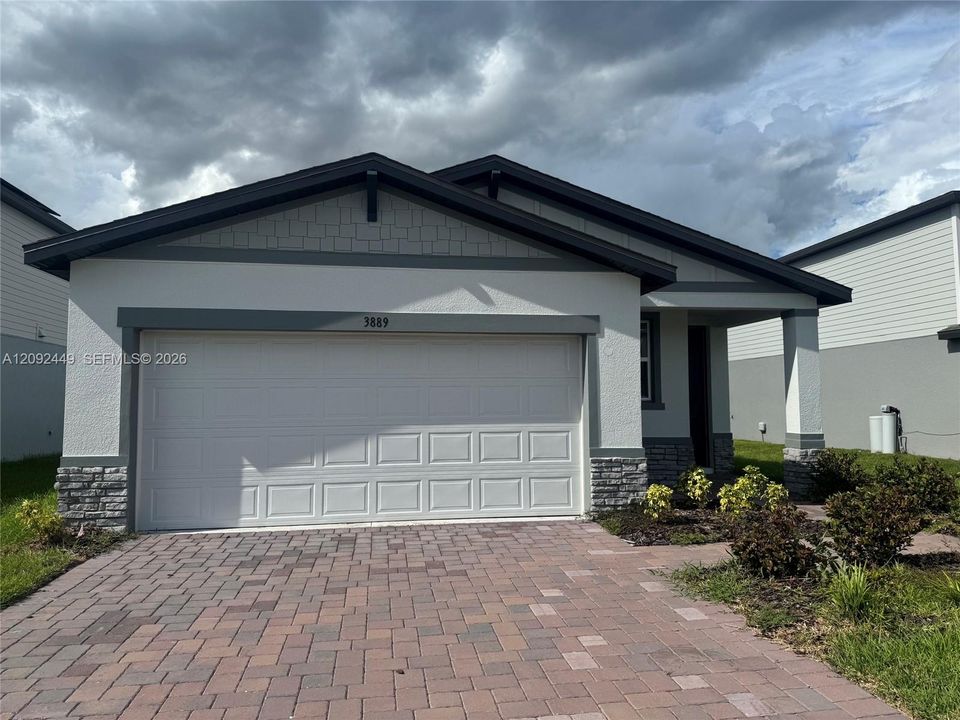 For Rent: $2,000 (3 beds, 2 baths, 1484 Square Feet)