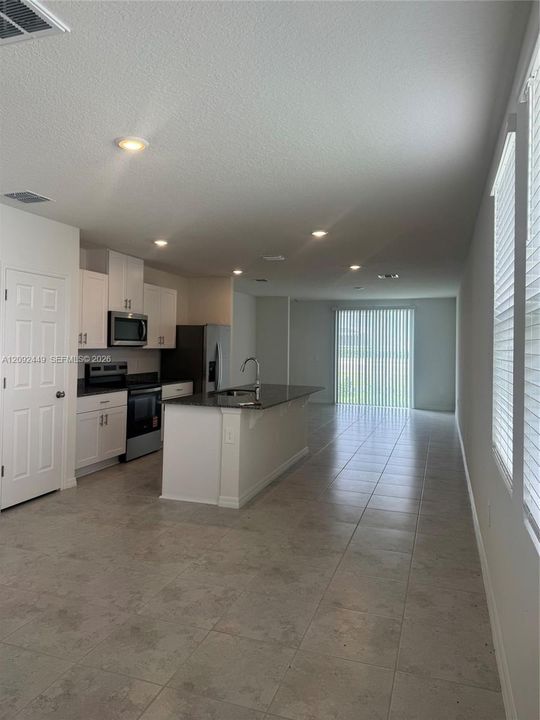 For Rent: $2,000 (3 beds, 2 baths, 1484 Square Feet)