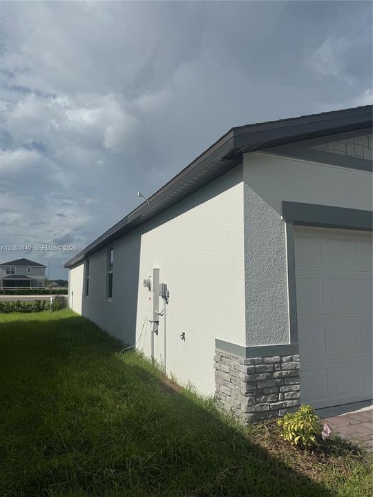 For Rent: $2,000 (3 beds, 2 baths, 1484 Square Feet)
