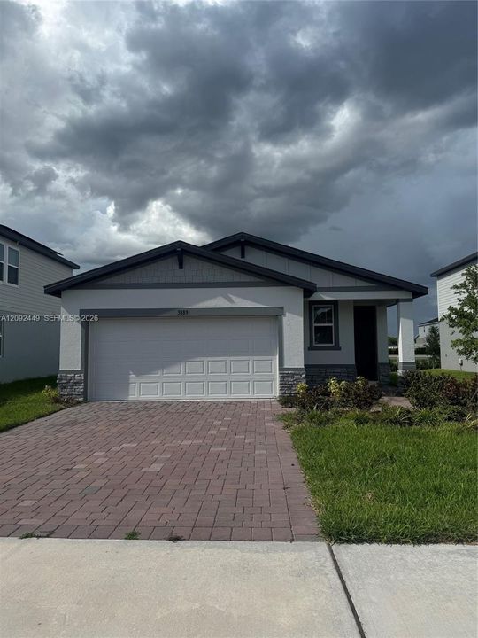For Rent: $2,000 (3 beds, 2 baths, 1484 Square Feet)