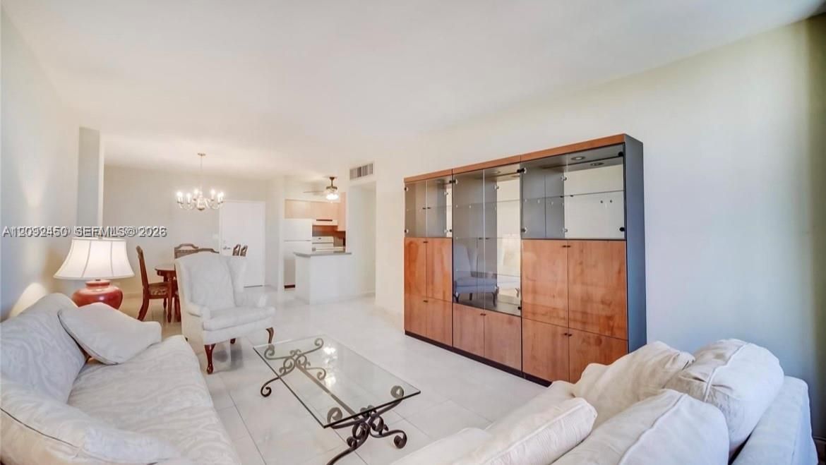For Sale: $350,000 (2 beds, 2 baths, 1045 Square Feet)