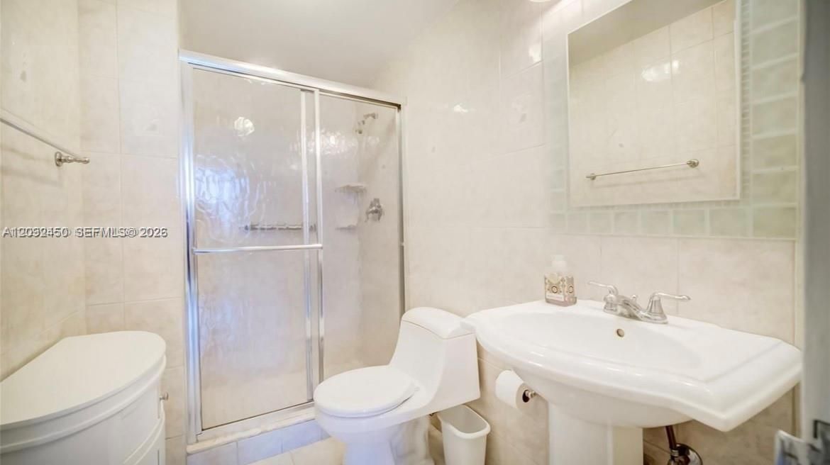 For Sale: $350,000 (2 beds, 2 baths, 1045 Square Feet)