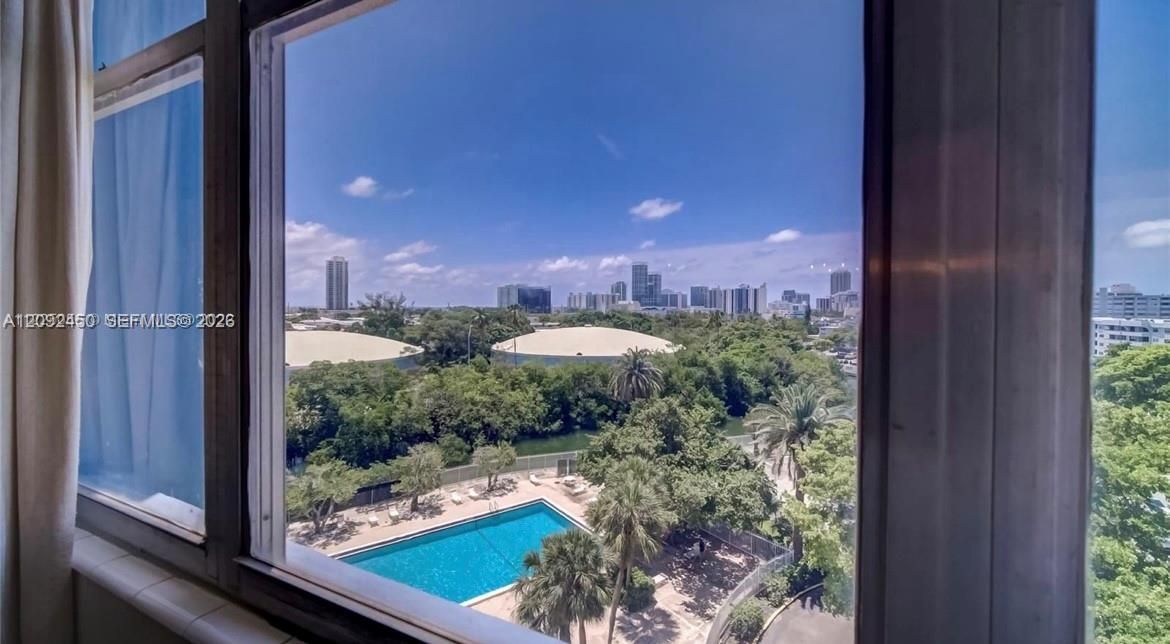 For Sale: $350,000 (2 beds, 2 baths, 1045 Square Feet)