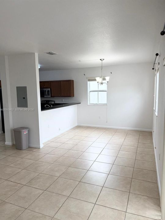 For Rent: $2,900 (3 beds, 2 baths, 1335 Square Feet)