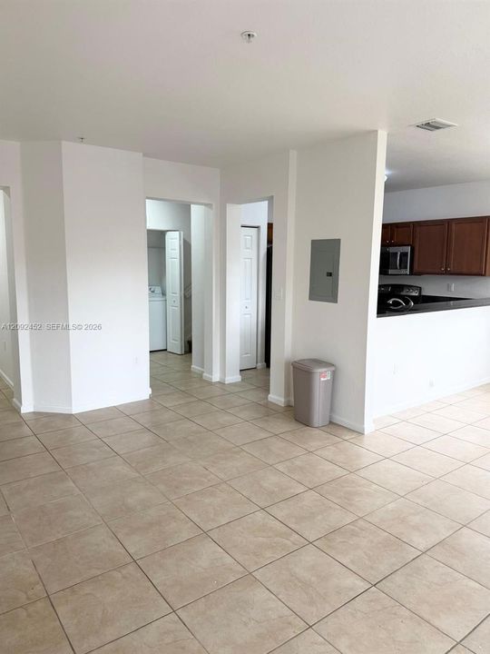 For Rent: $2,900 (3 beds, 2 baths, 1335 Square Feet)