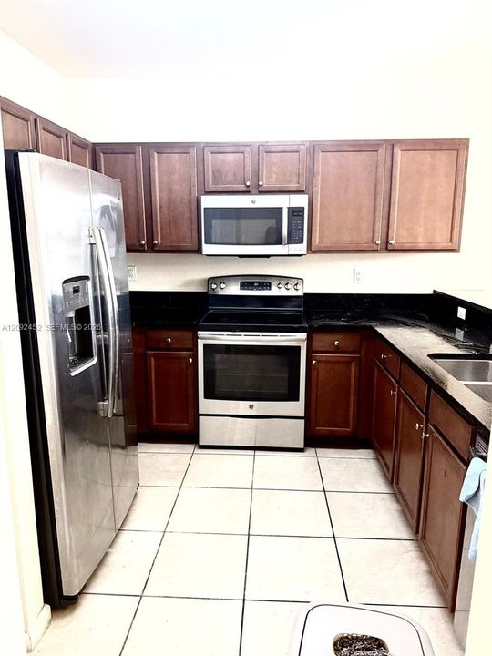 For Rent: $2,900 (3 beds, 2 baths, 1335 Square Feet)