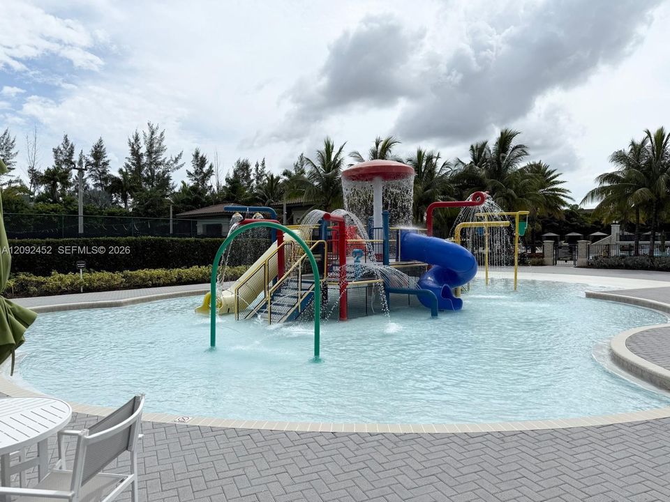 For Rent: $2,900 (3 beds, 2 baths, 1335 Square Feet)