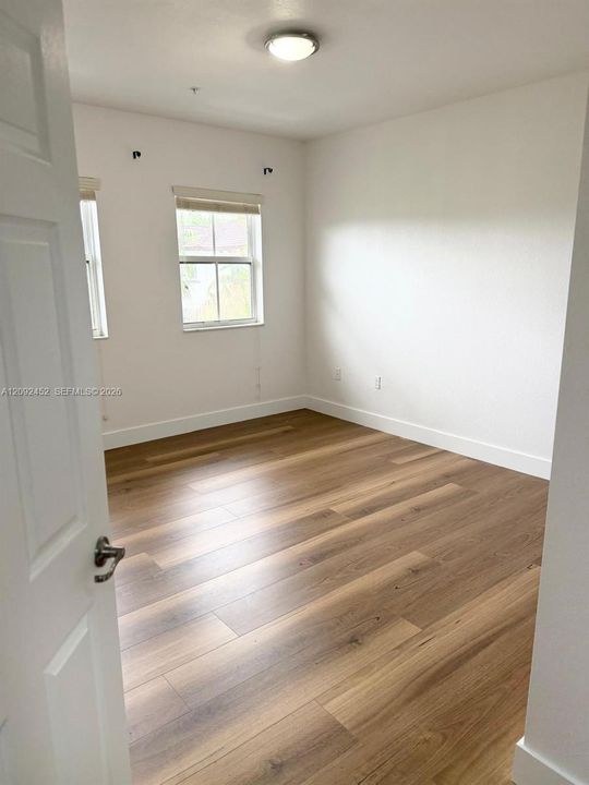 For Rent: $2,900 (3 beds, 2 baths, 1335 Square Feet)