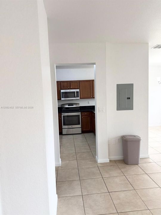 For Rent: $2,900 (3 beds, 2 baths, 1335 Square Feet)